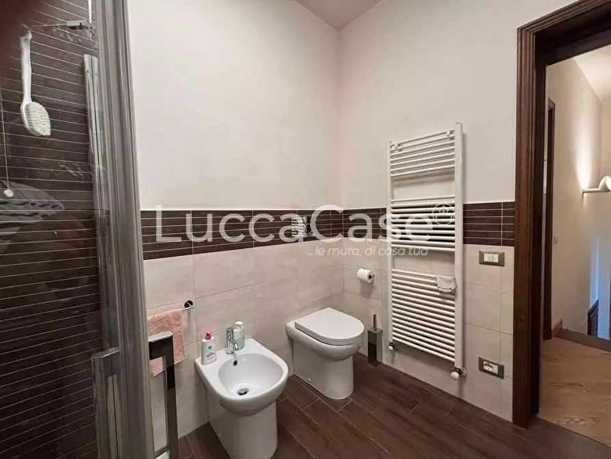 Immagine 29 di Appartamento in vendita  a Lucca