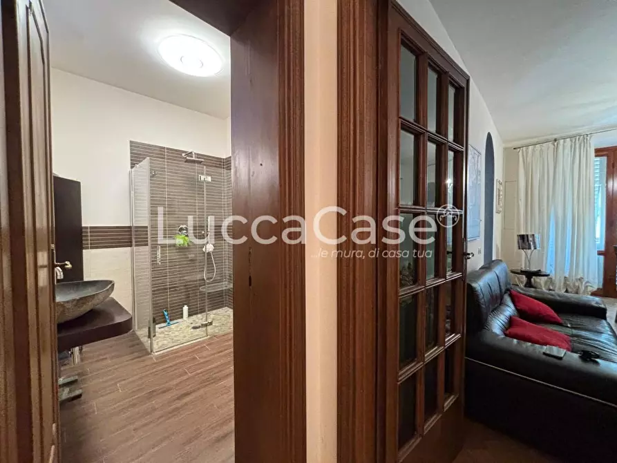 Immagine 27 di Appartamento in vendita  a Lucca