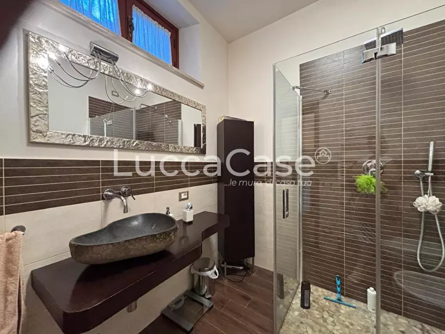 Immagine 28 di Appartamento in vendita  a Lucca