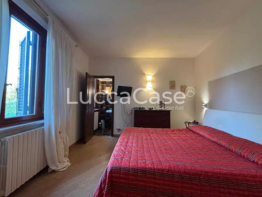 Immagine 24 di Appartamento in vendita  a Lucca