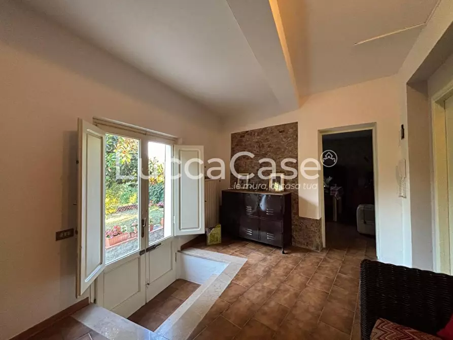 Immagine 35 di Appartamento in vendita  a Lucca