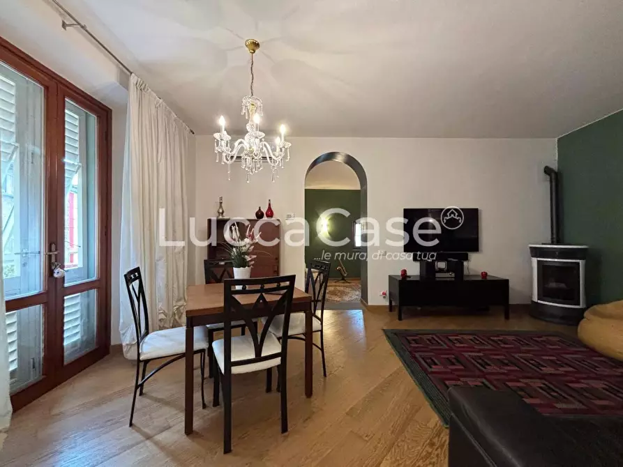 Immagine 4 di Appartamento in vendita  a Lucca