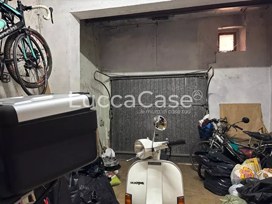 Immagine 39 di Appartamento in vendita  a Lucca