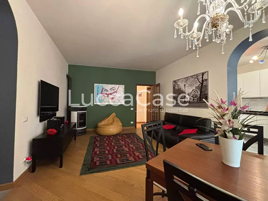 Immagine 10 di Appartamento in vendita  a Lucca