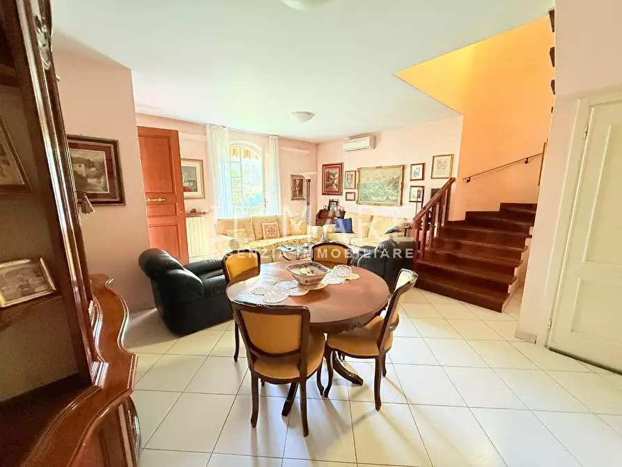 Immagine 11 di Casa bifamiliare in vendita  a Massa