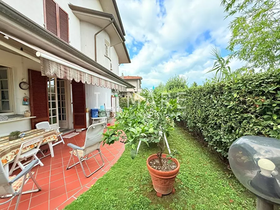 Immagine 5 di Casa bifamiliare in vendita  a Massa