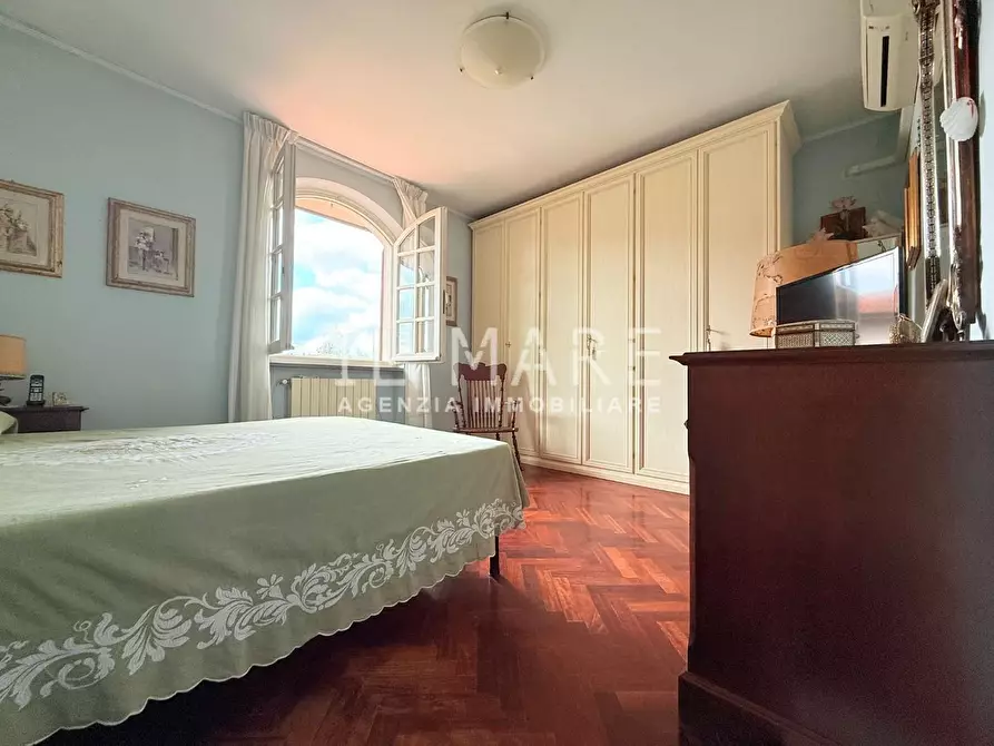 Immagine 2 di Casa bifamiliare in vendita  a Massa