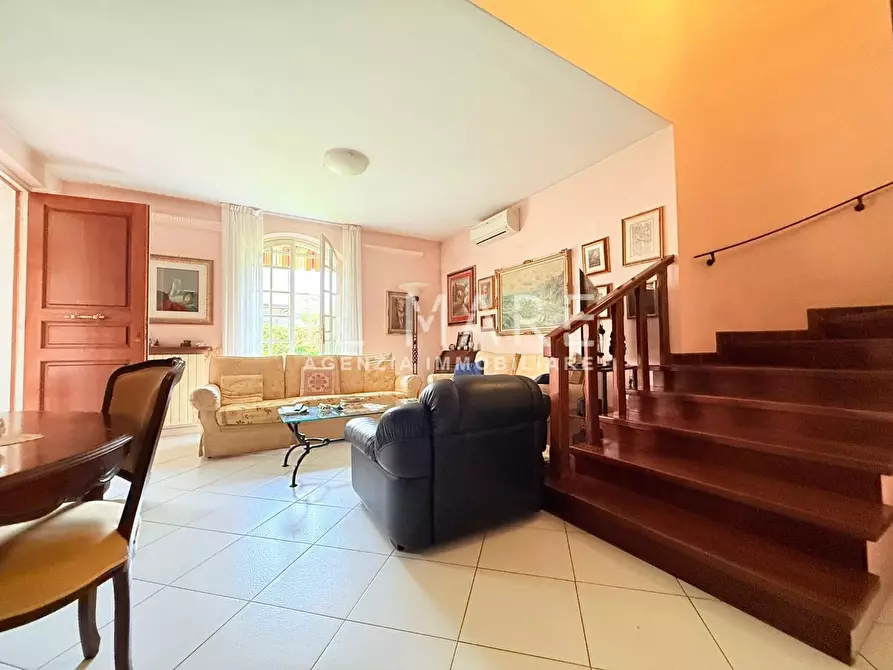 Immagine 10 di Casa bifamiliare in vendita  a Massa