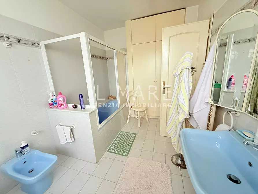 Immagine 20 di Casa bifamiliare in vendita  a Massa