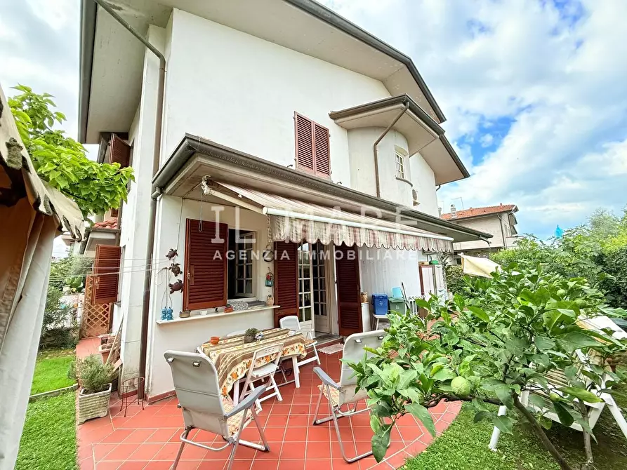 Immagine 6 di Casa bifamiliare in vendita  a Massa