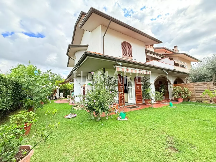 Immagine 8 di Casa bifamiliare in vendita  a Massa