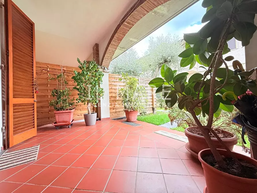 Immagine 29 di Casa bifamiliare in vendita  a Massa