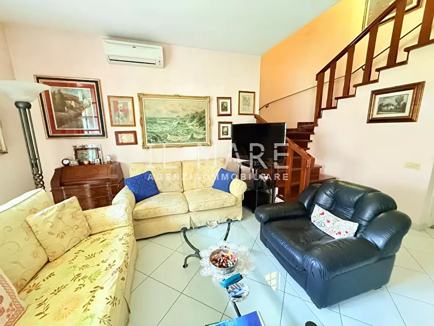 Immagine 9 di Casa bifamiliare in vendita  a Massa