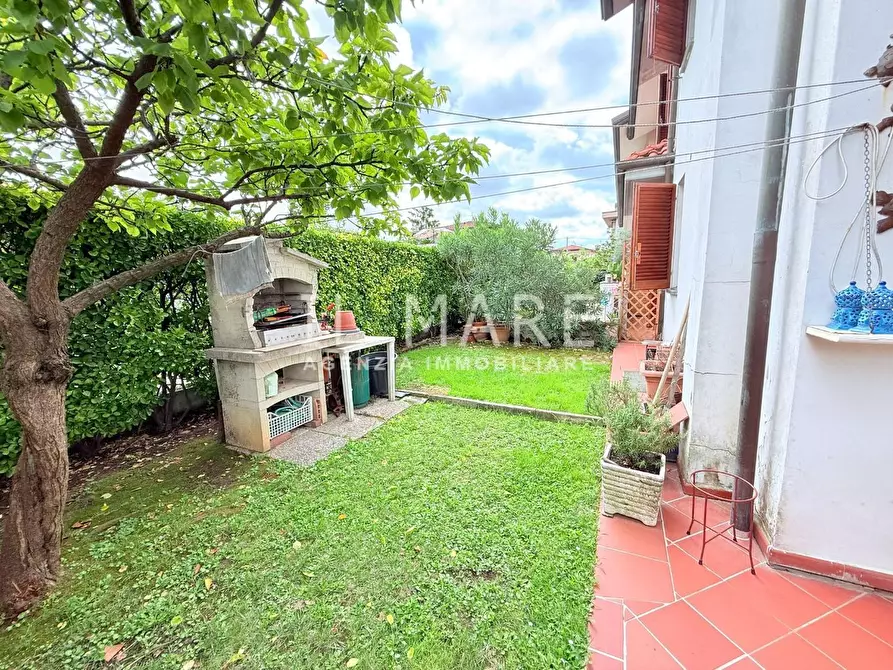 Immagine 7 di Casa bifamiliare in vendita  a Massa