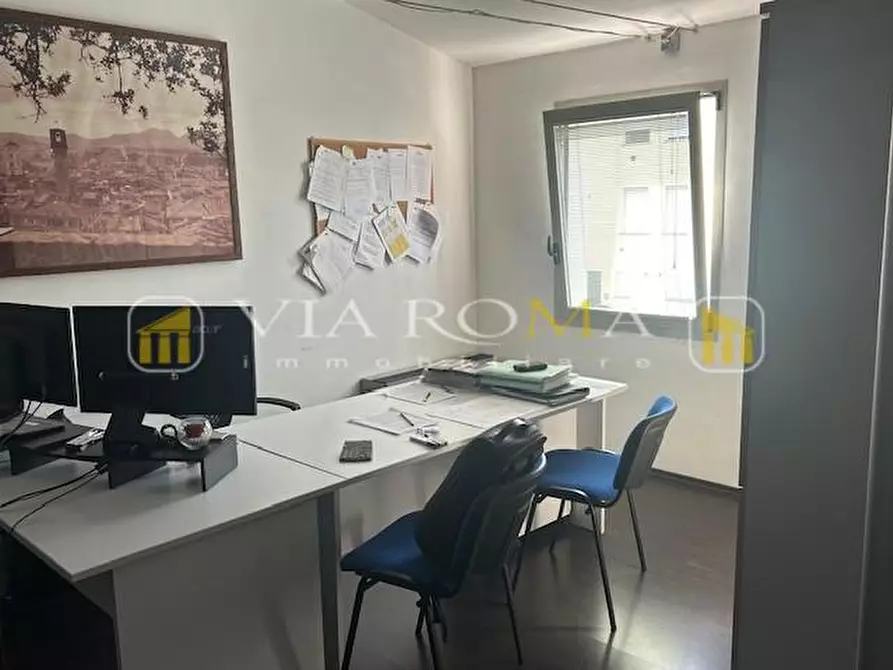 Immagine 9 di Ufficio in vendita  a Lucca