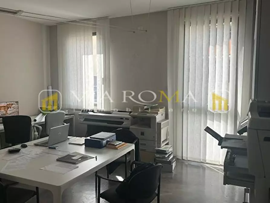 Immagine 5 di Ufficio in vendita  a Lucca