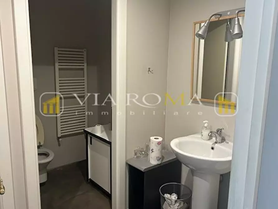 Immagine 7 di Ufficio in vendita  a Lucca