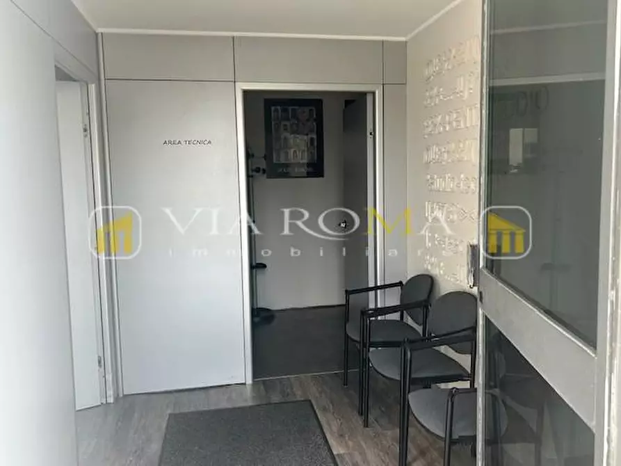 Immagine 13 di Ufficio in vendita  a Lucca