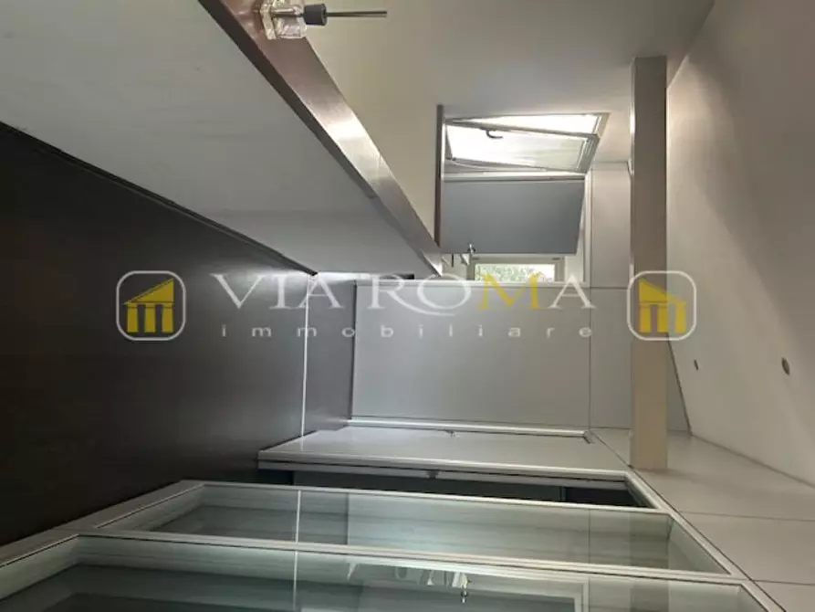 Immagine 8 di Ufficio in vendita  a Lucca