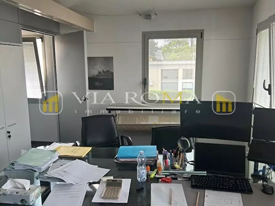 Immagine 12 di Ufficio in vendita  a Lucca
