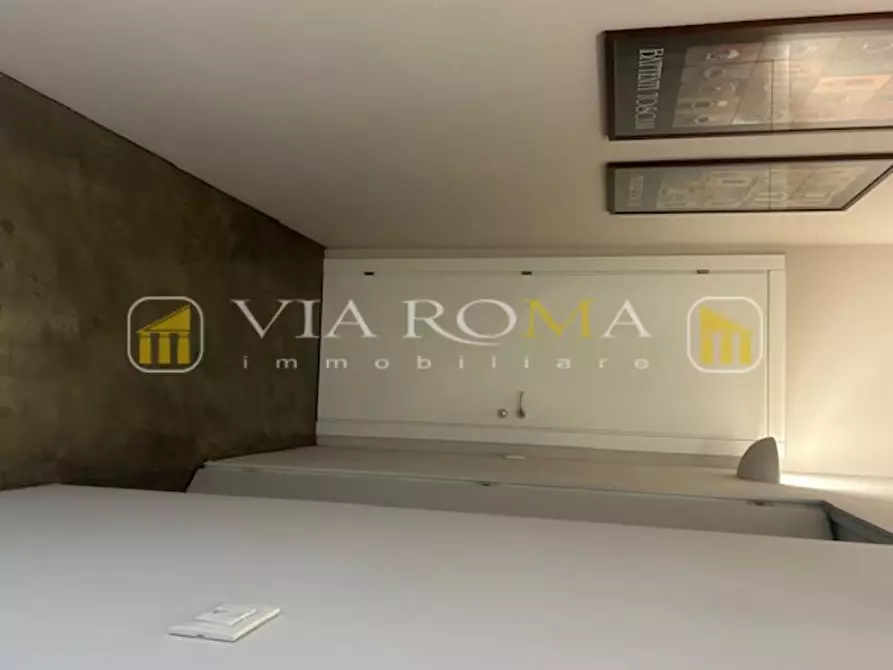 Immagine 3 di Ufficio in vendita  a Lucca