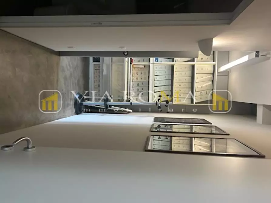 Immagine 6 di Ufficio in vendita  a Lucca