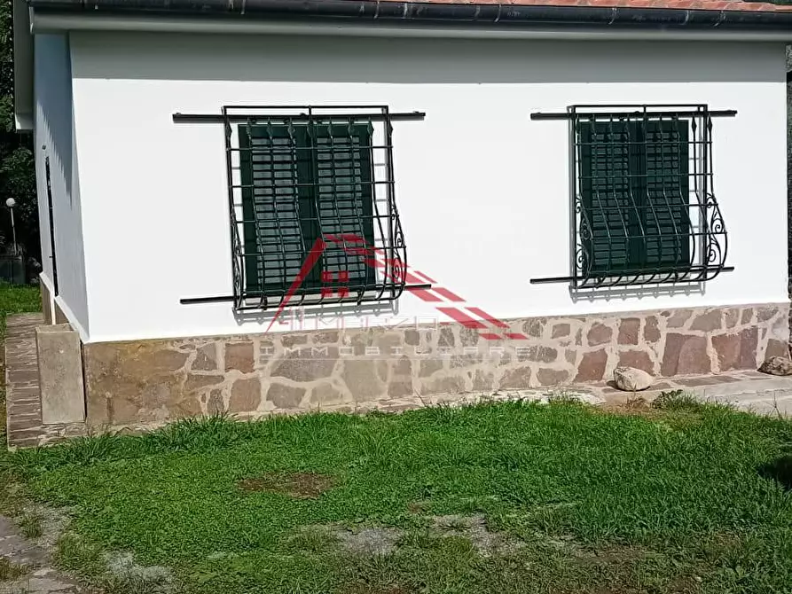 Immagine 2 di Villa in vendita  a Calci