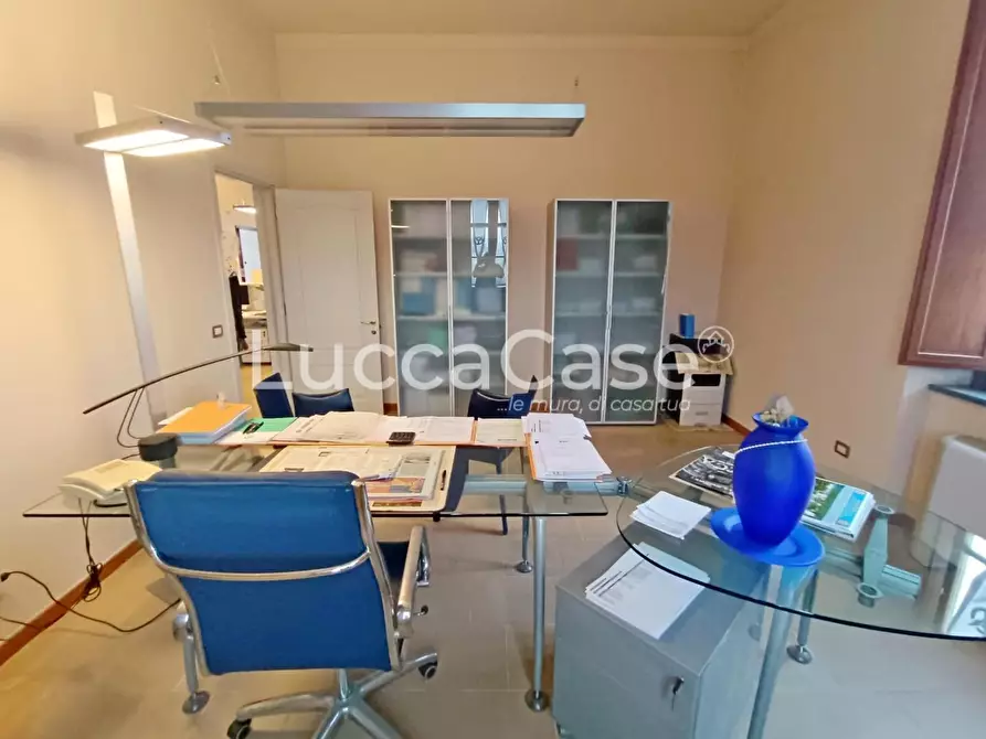 Immagine 12 di Ufficio in vendita  a Lucca