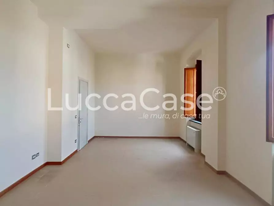 Immagine 5 di Ufficio in vendita  a Lucca