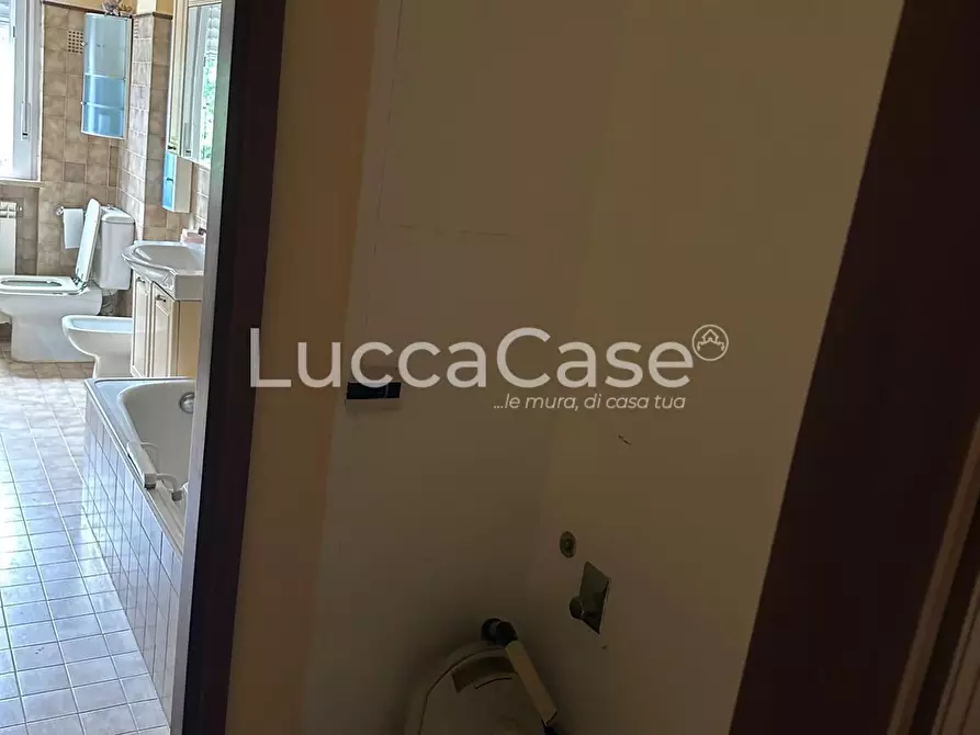 Immagine 15 di Appartamento in vendita  a Borgo A Mozzano