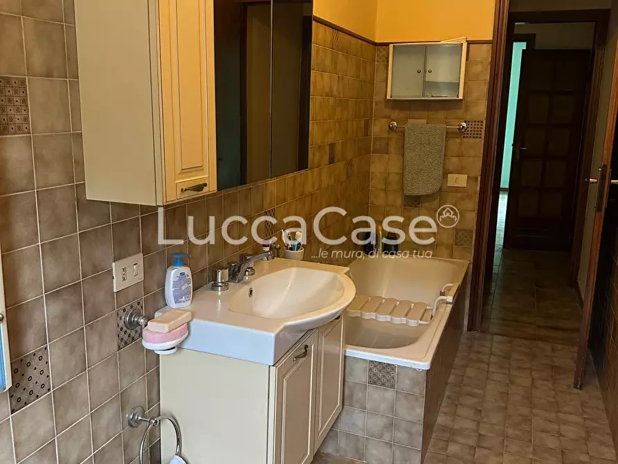 Immagine 14 di Appartamento in vendita  a Borgo A Mozzano