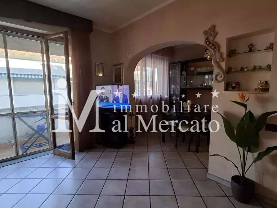 Immagine 10 di Appartamento in vendita  a Viareggio