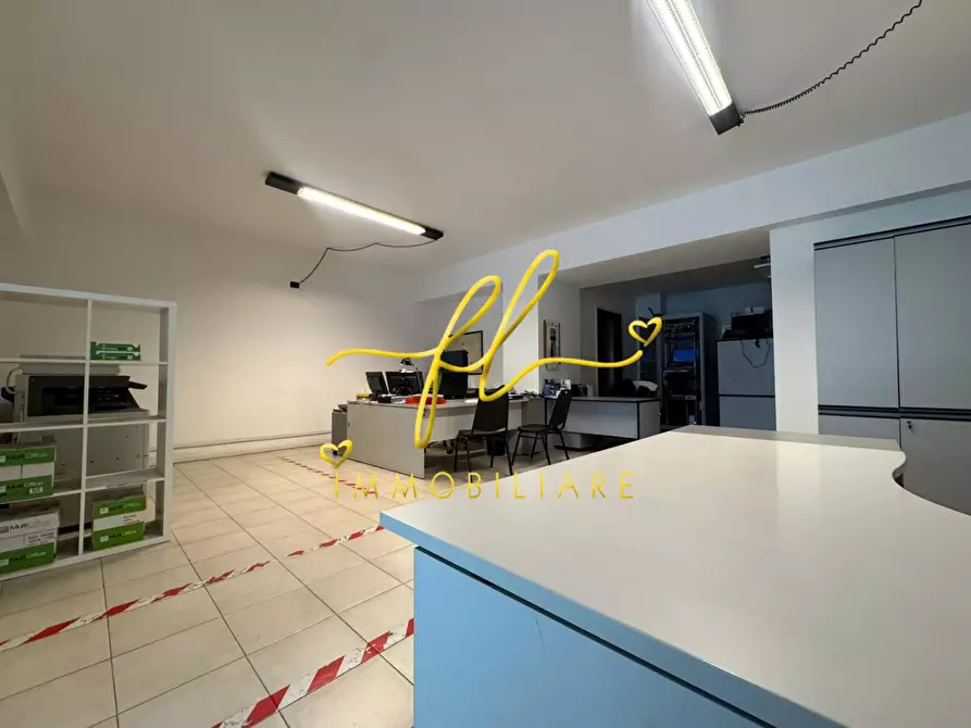 Immagine 4 di Ufficio in vendita  a Livorno