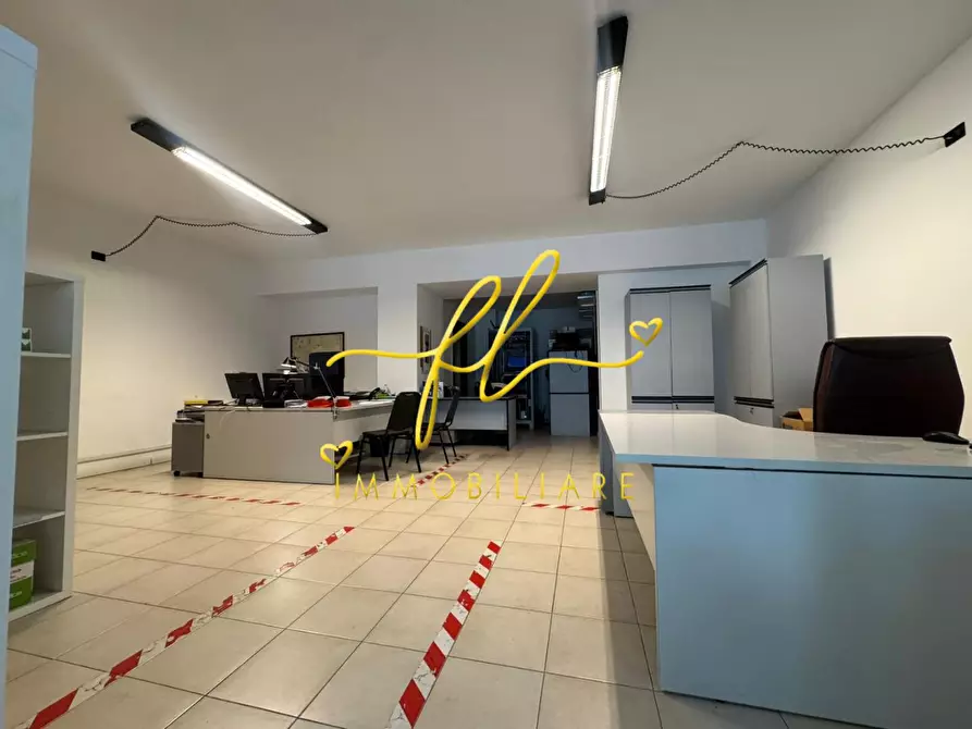 Immagine 5 di Ufficio in vendita  a Livorno