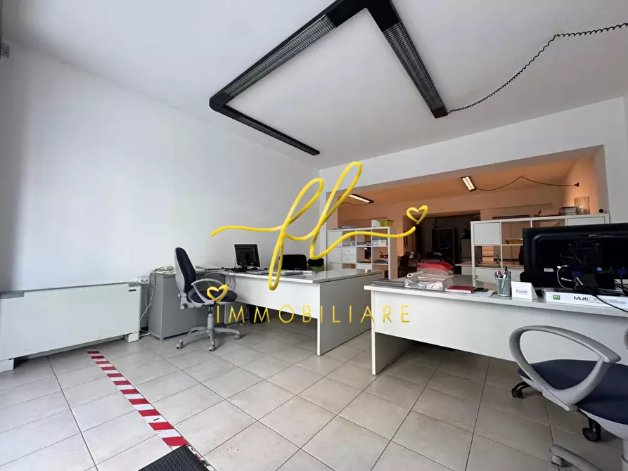 Immagine 7 di Ufficio in vendita  a Livorno