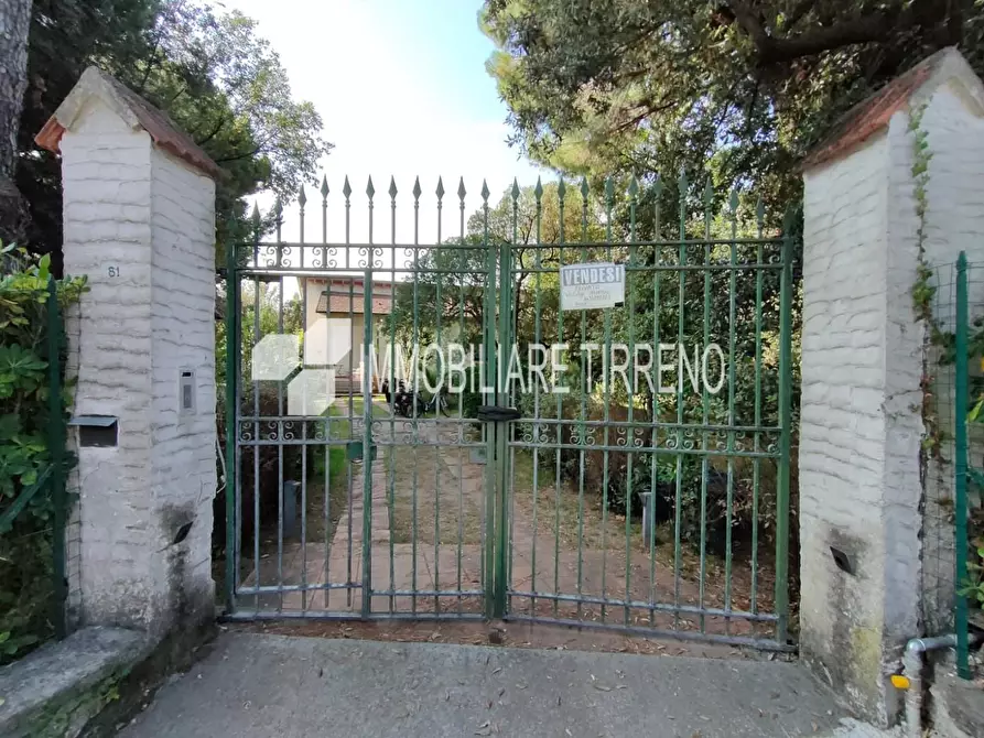 Immagine 7 di Villa in vendita  a Massa