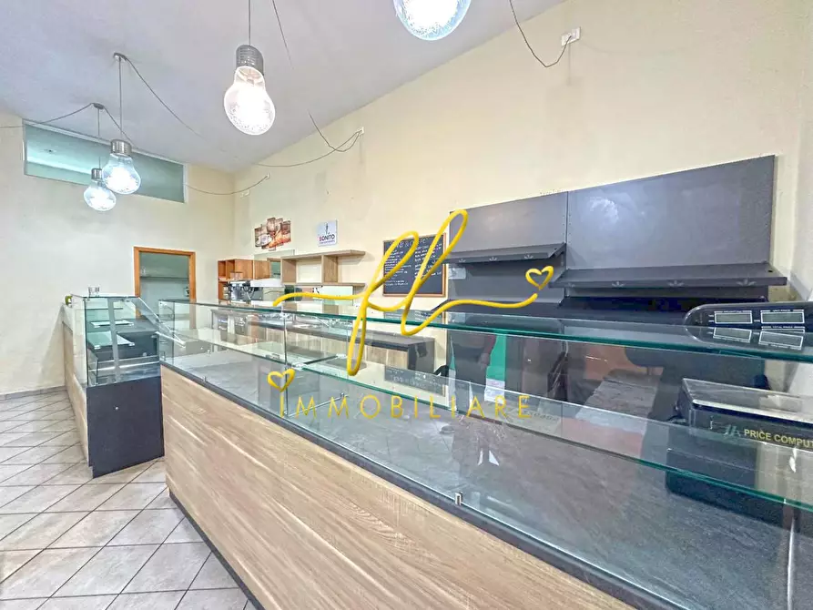 Immagine 2 di Locale commerciale in vendita  a Cecina