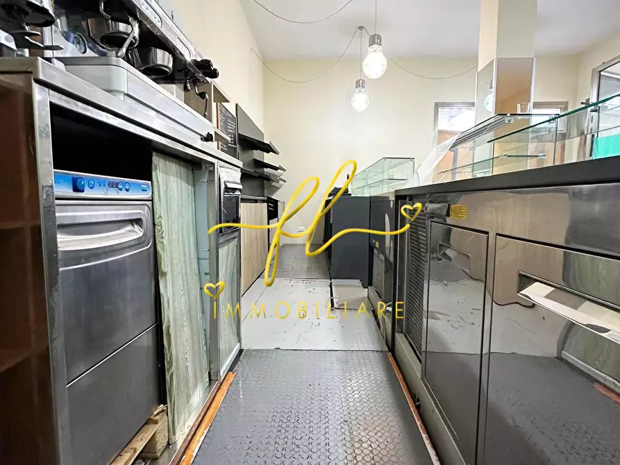 Immagine 6 di Locale commerciale in vendita  a Cecina