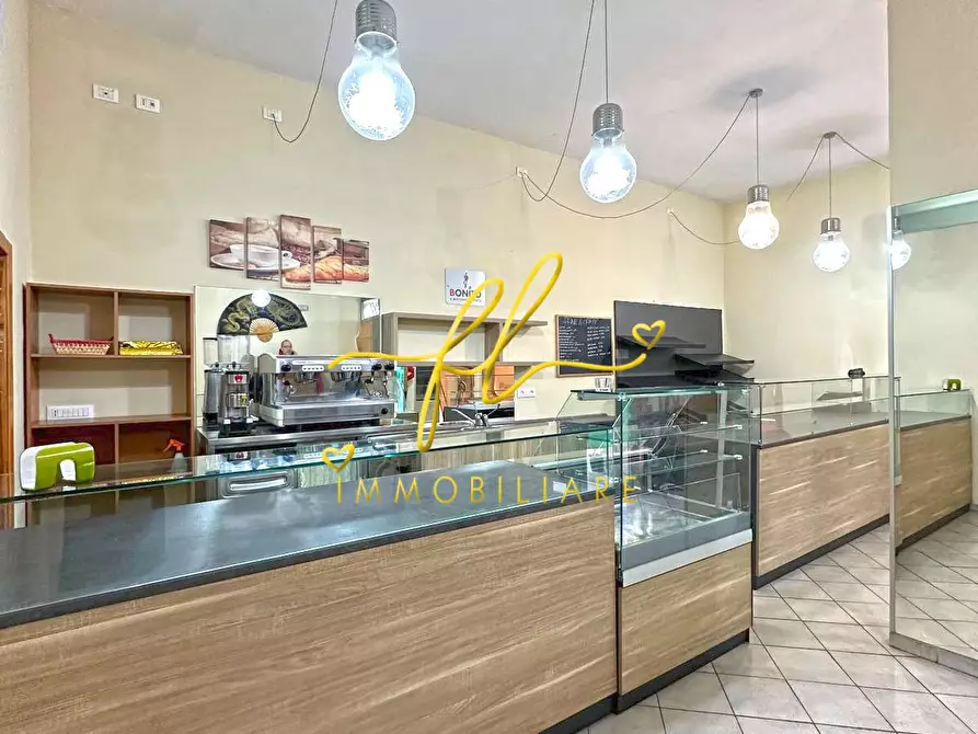 Immagine 3 di Locale commerciale in vendita  a Cecina