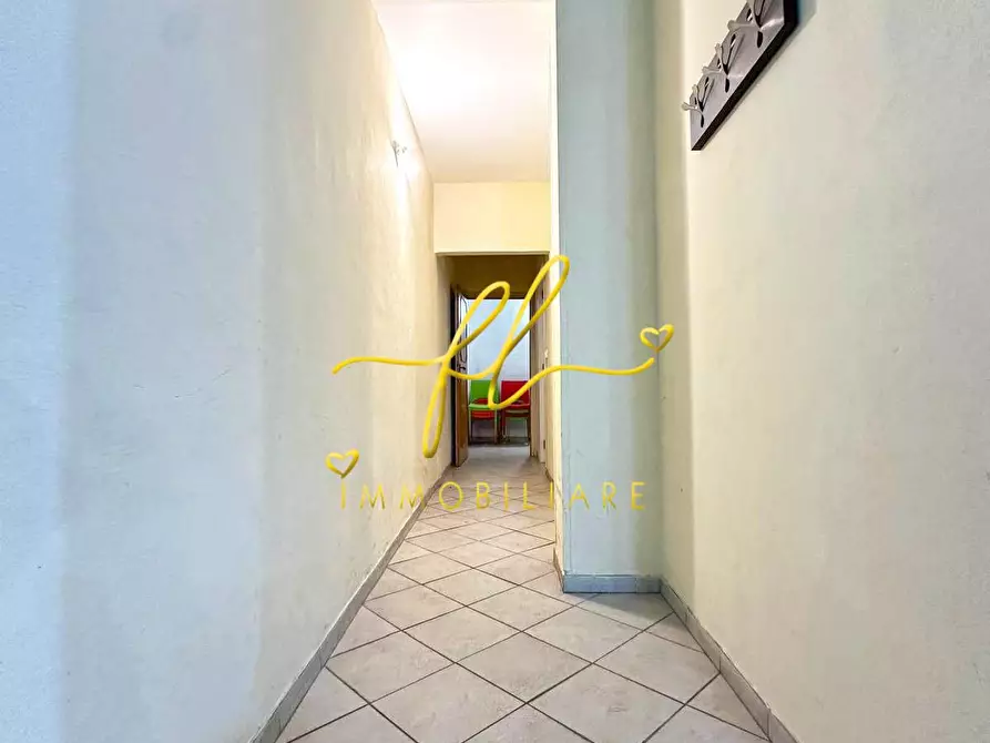 Immagine 17 di Locale commerciale in vendita  a Cecina