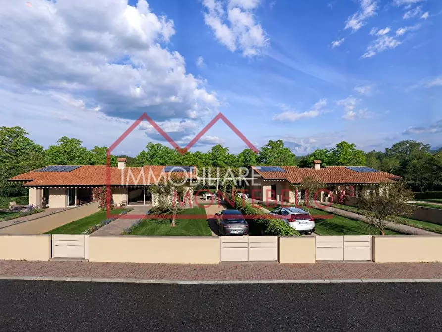 Immagine 2 di Casa bifamiliare in vendita  a Massarosa