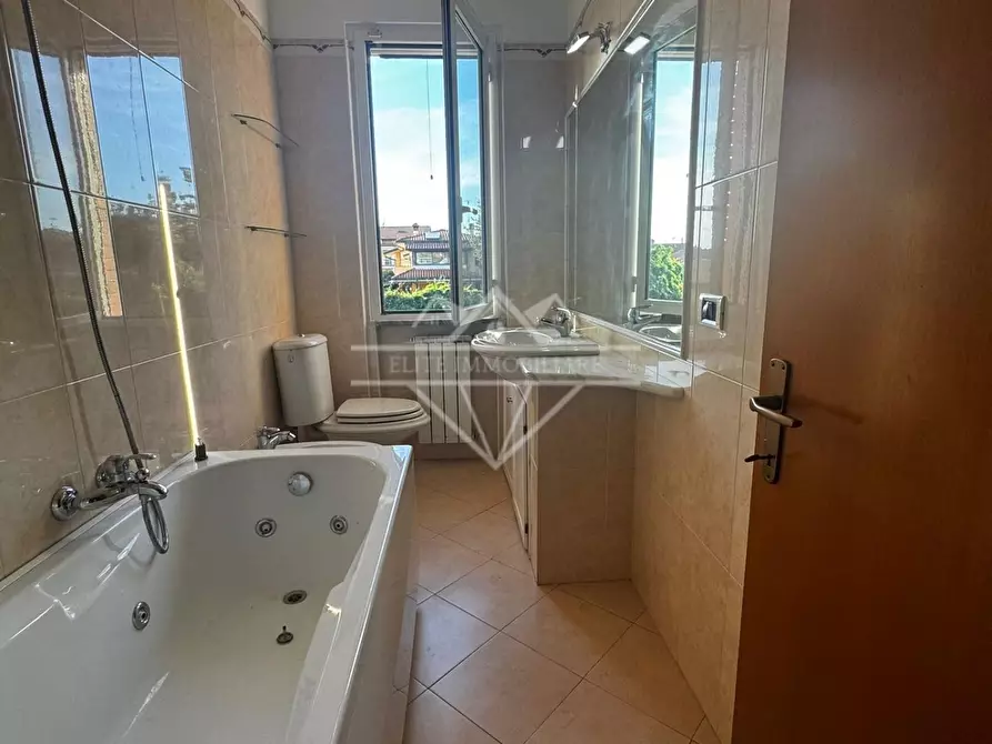 Immagine 31 di Villetta a schiera in vendita  a Massa