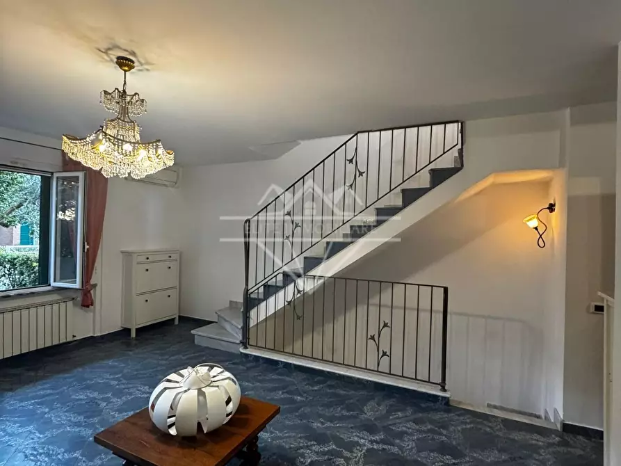 Immagine 1 di Villetta a schiera in vendita  a Massa