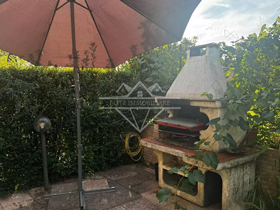 Immagine 11 di Villetta a schiera in vendita  a Massa