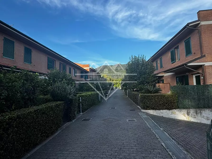 Immagine 34 di Villetta a schiera in vendita  a Massa