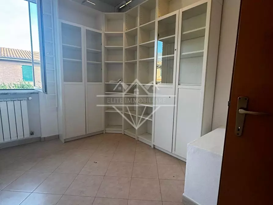 Immagine 27 di Villetta a schiera in vendita  a Massa