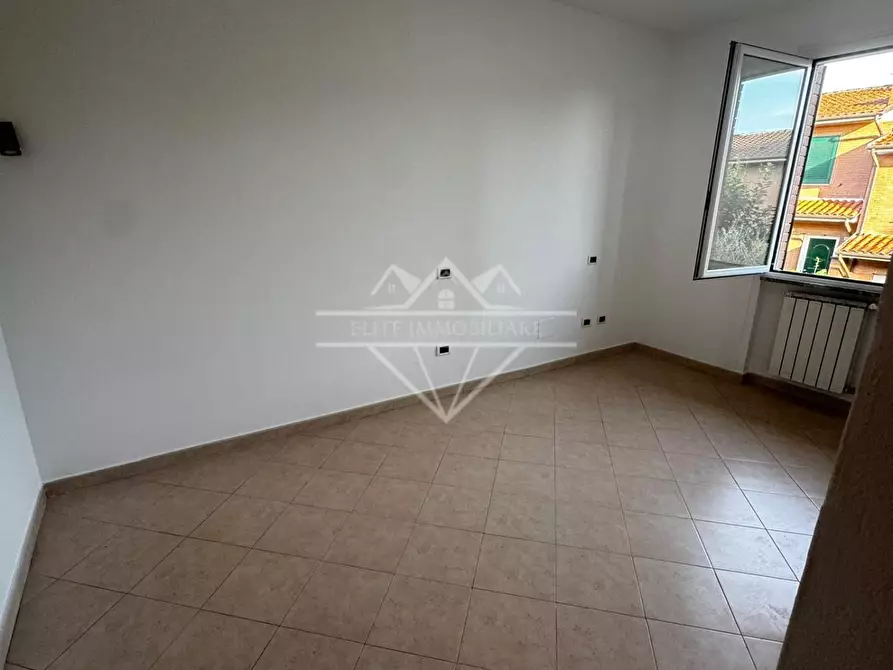 Immagine 25 di Villetta a schiera in vendita  a Massa