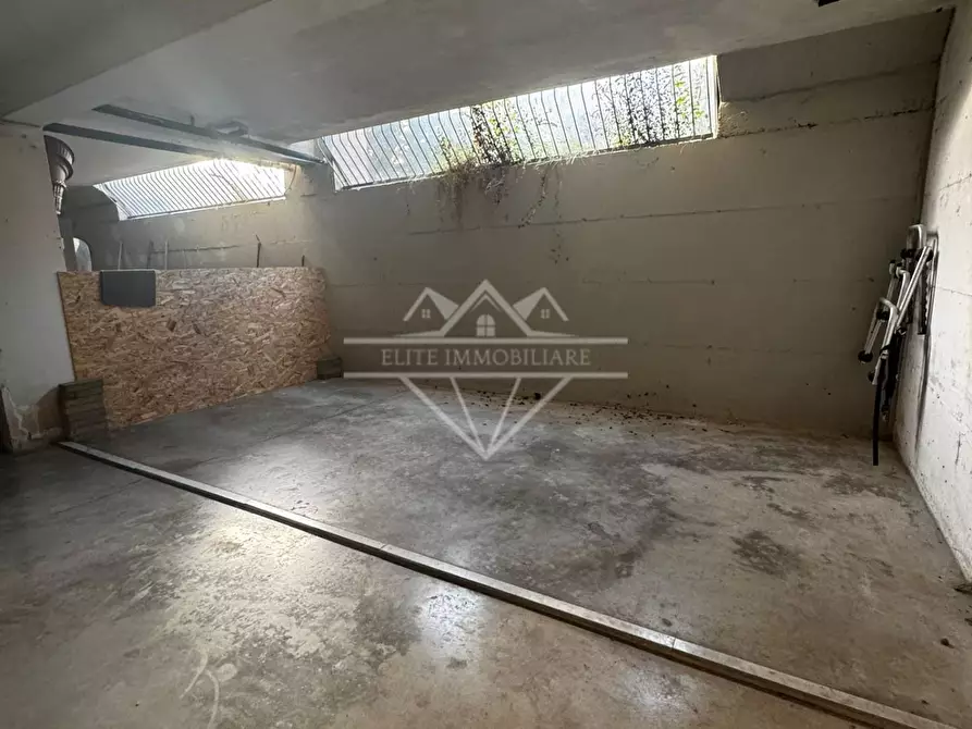 Immagine 21 di Villetta a schiera in vendita  a Massa