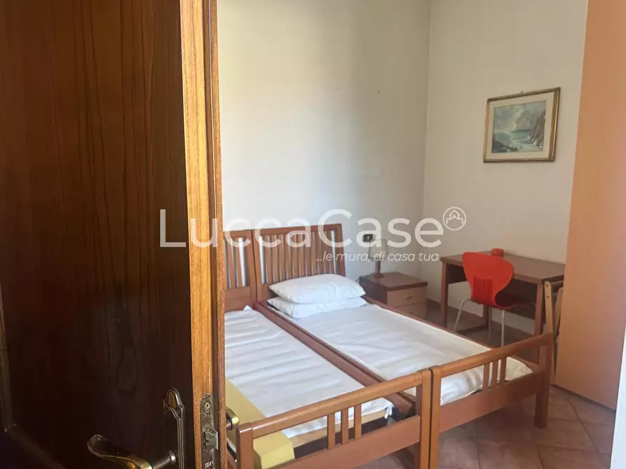 Immagine 11 di Villa in vendita  a Lucca