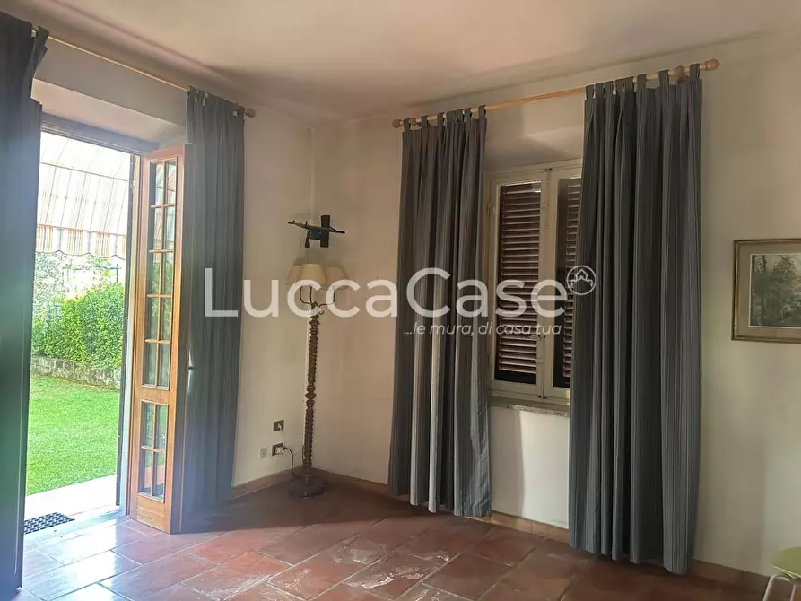 Immagine 10 di Villa in vendita  a Lucca